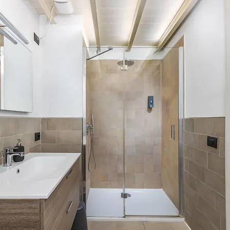 Elegant In 부다페스트