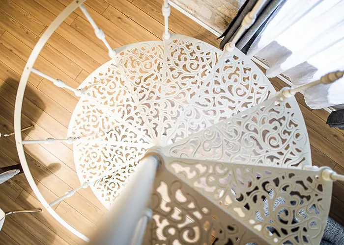 Elegant In * Budapest