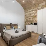 Elegant In * Βουδαπέστη
